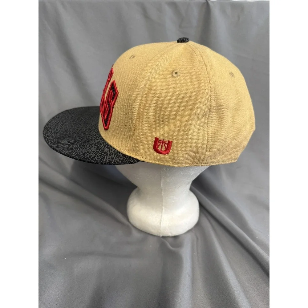 Chicago Bulls Hat Cap Snap Back OSFM Tan‎ Black NBA Basketball Ultra Game Mens